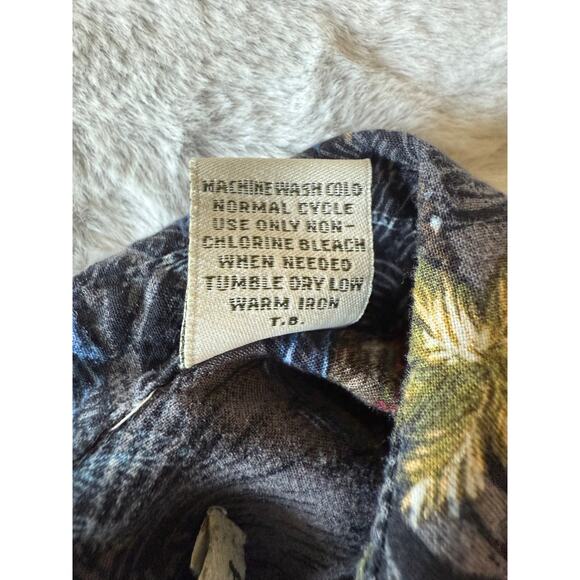 Batik Bay Hawaiian Shirt Small Black Island Print Rayon Button Down - Picture 5 of 5